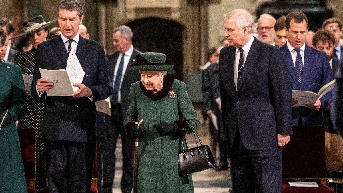 Queen Elizabeth’s image with Prince Andrew confused Britain