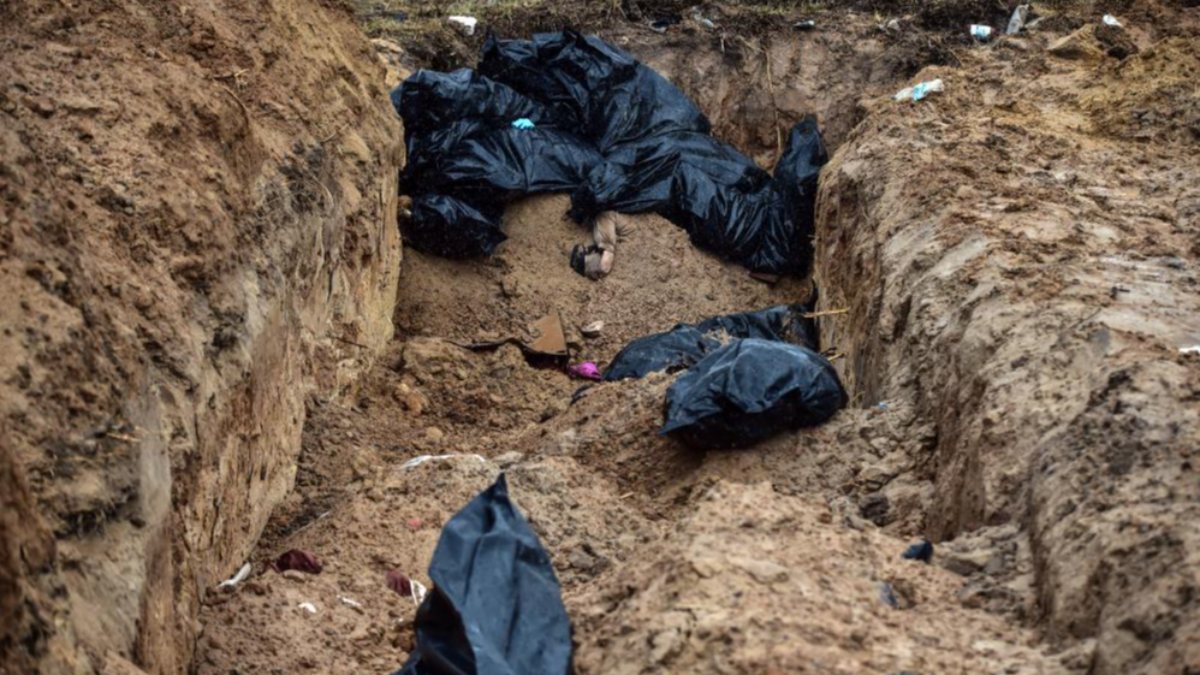 Civilians killed in Ukraine are buried in mass graves