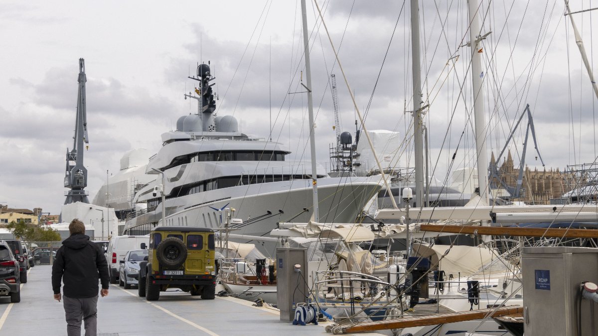 At the request of the USA, the Russian oligarch’s yacht in Spain was seized