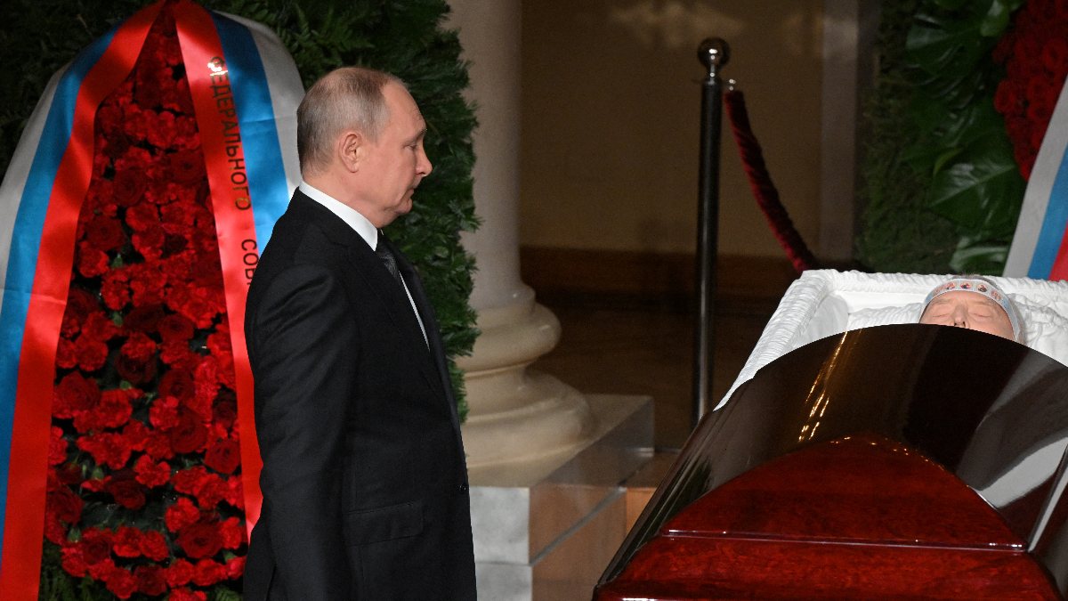 Putin went to Zhirinovsky’s funeral with a nuclear bag