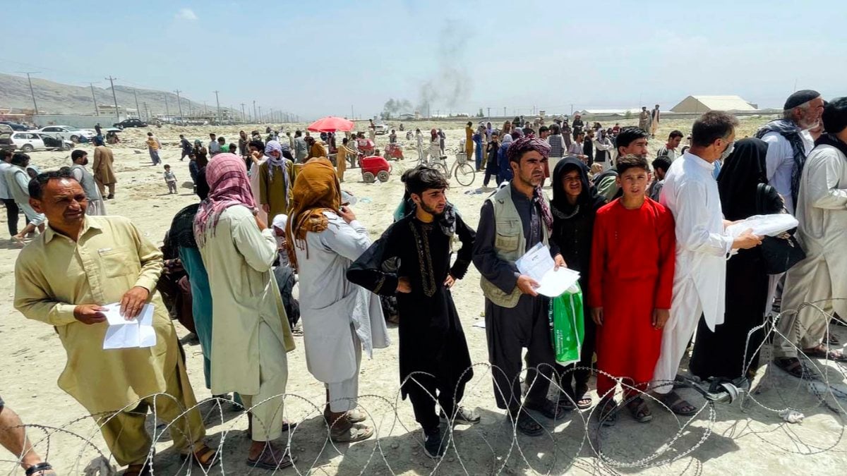 Iran warns Taliban against wave of Afghan refugees
