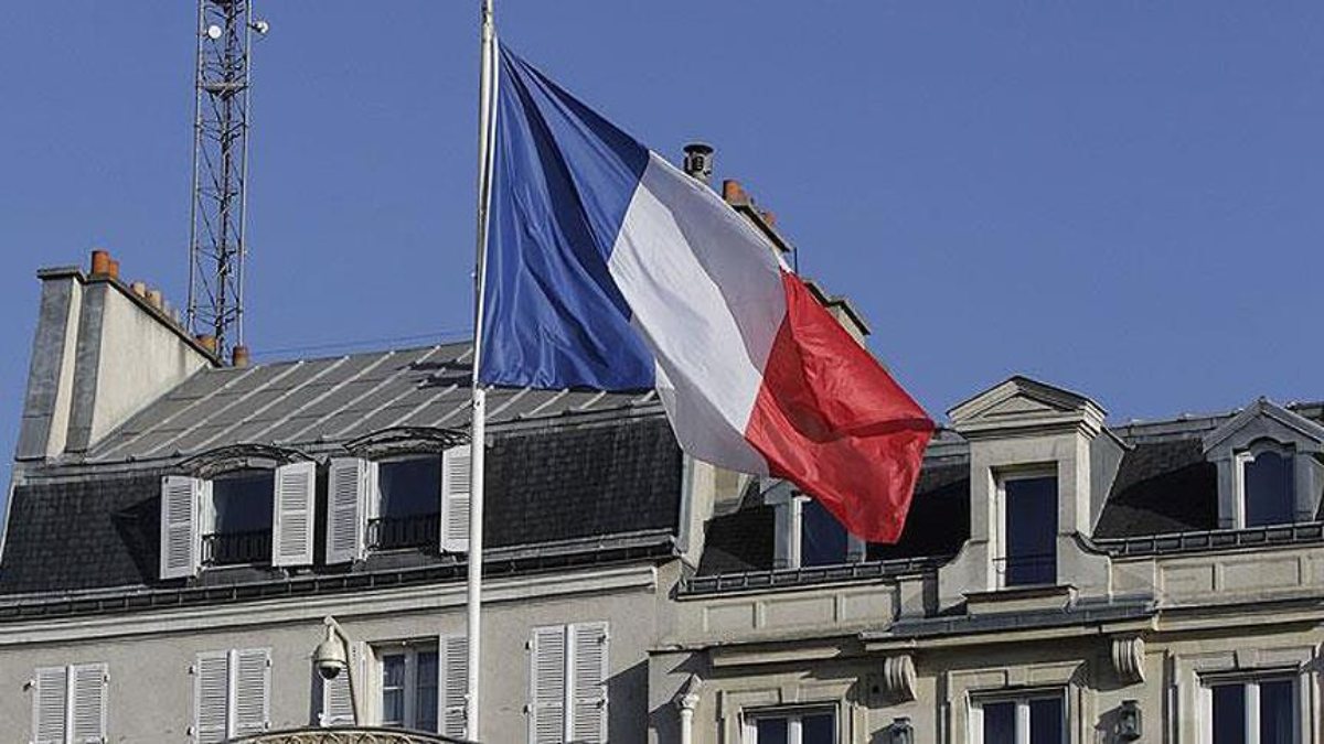 Fransa 6 Rus ajanını sınır dışı etti