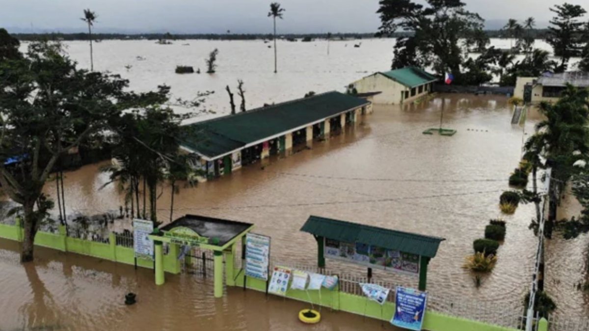 Tropical storm in Philippines: Death toll rises