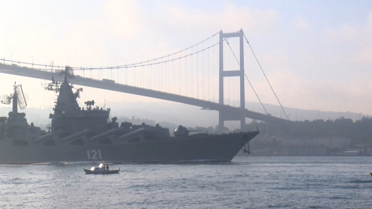 Moments of the sinking Russian flagship passing through the Bosphorus