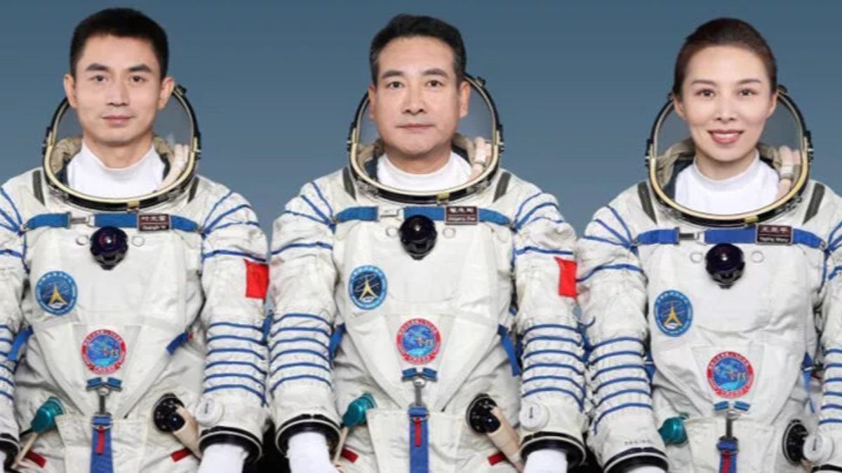 The taikonaut crew on the Chinese space station returns to Earth