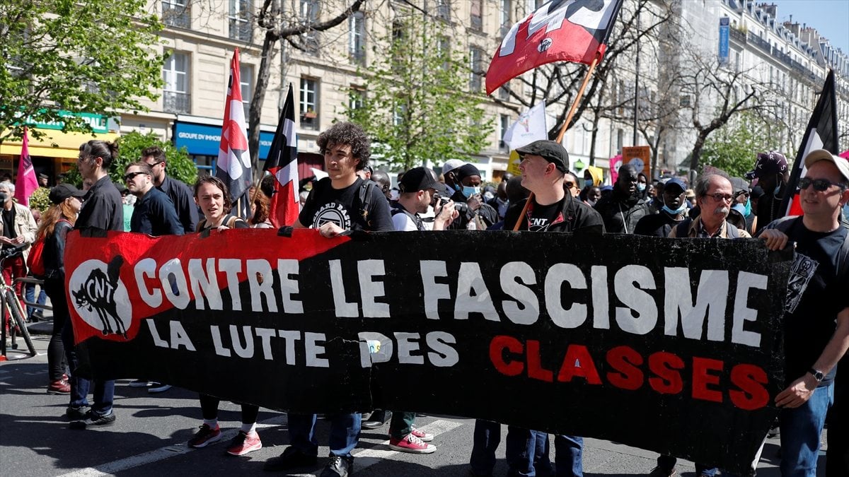 Demonstration before the second tour held in France