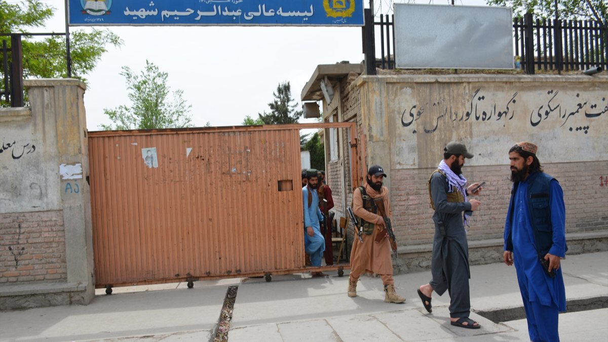 Bomb attack on high school and course in Afghanistan