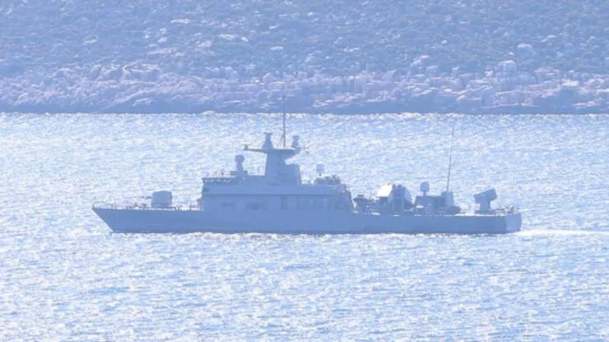 Greece plans to line 12 warships in Aegean Sea