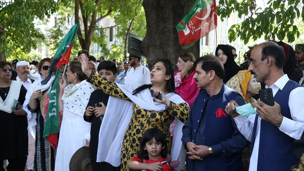Imran Khan’s party protests the Election Commission