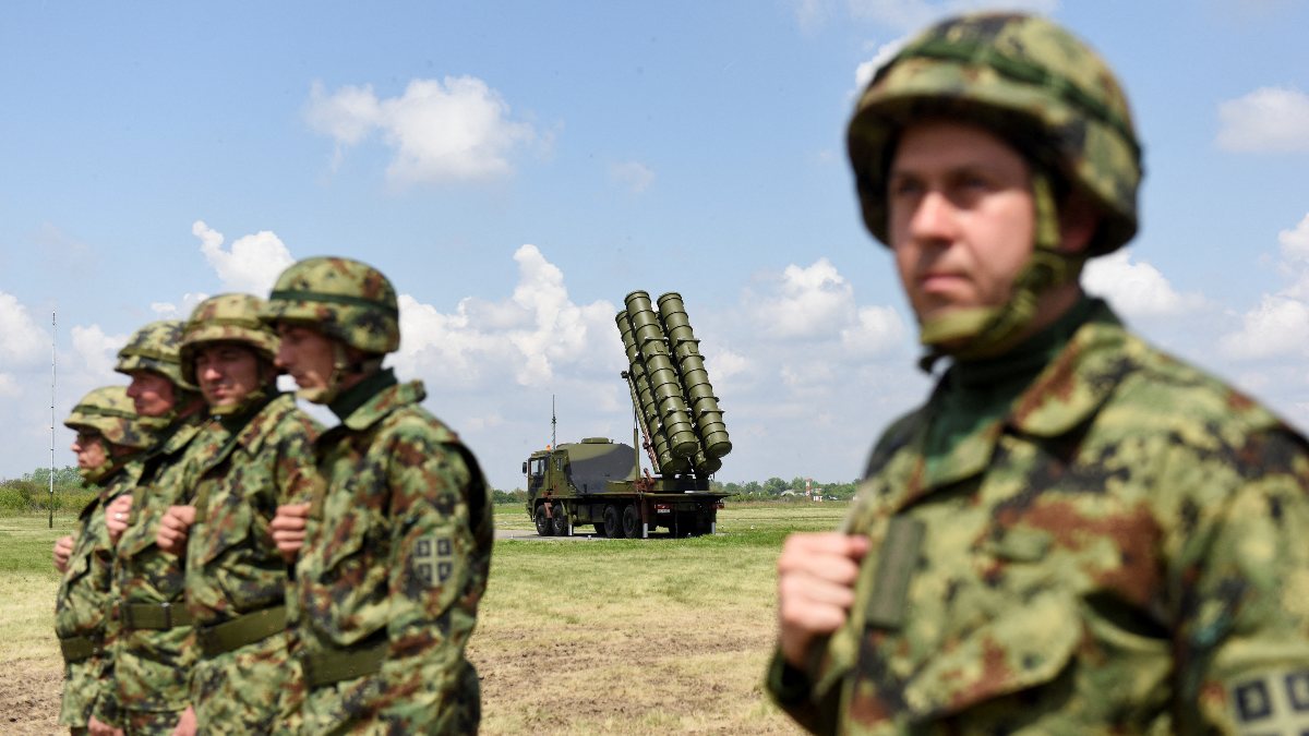 Serbia unveils Chinese missiles