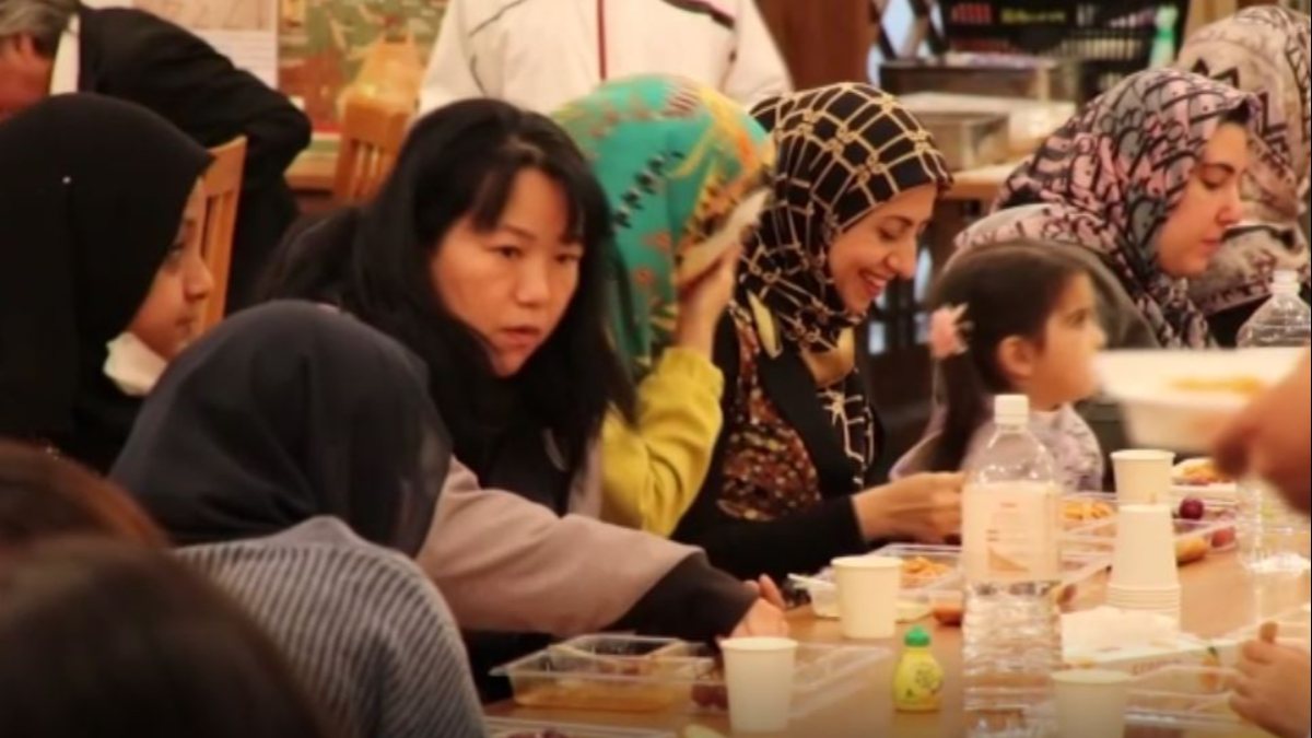 The Japanese took part in the iftars at the Tokyo Mosque