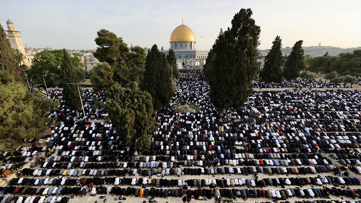 Eid prayer in Masjid al-Aqsa was held with 200 thousand people