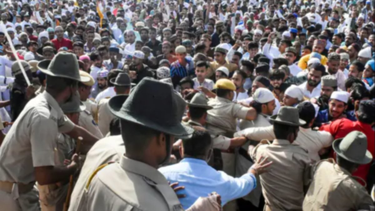 Hindistan, Ramazan Bayramı'nda şiddet olaylarına sahne oldu