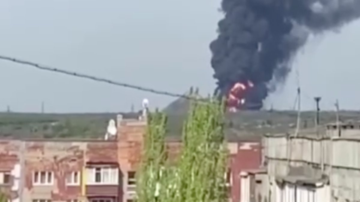 Oil tank hit in Donetsk, Ukraine
