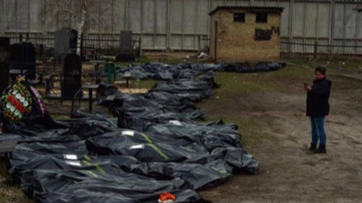 Searching for bodies of Ukrainians killed in Russian attacks