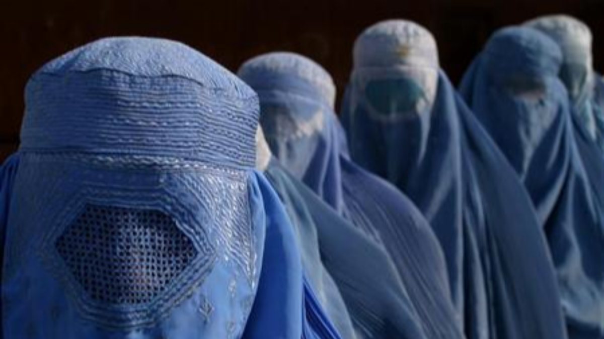 Taliban orders people not to go out without a burqa in Afghanistan