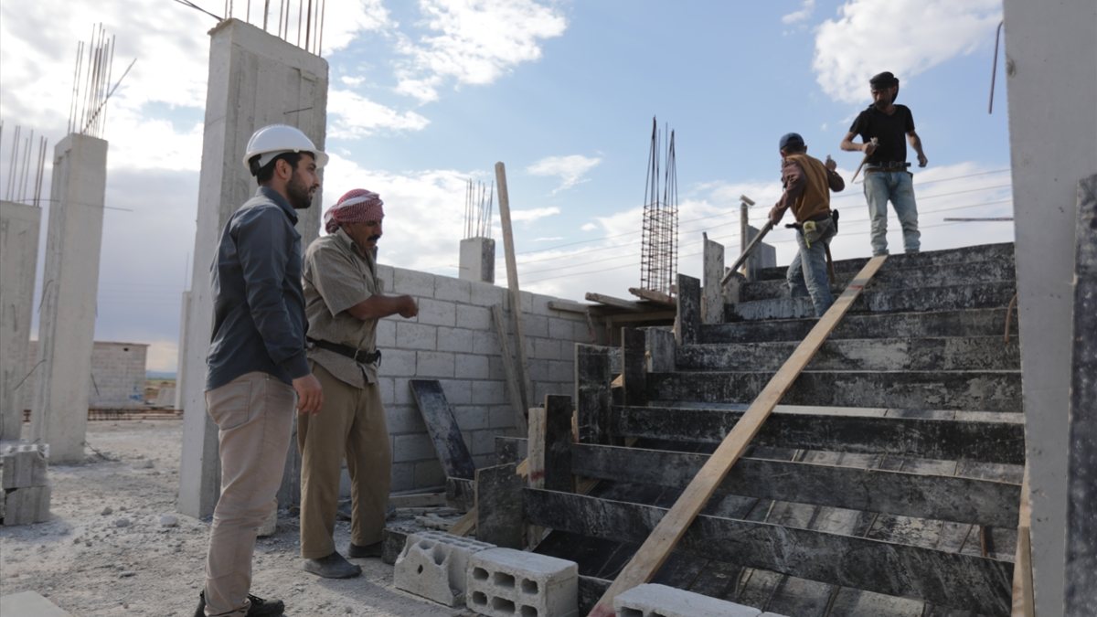 Construction of briquette houses continues in northern Syria