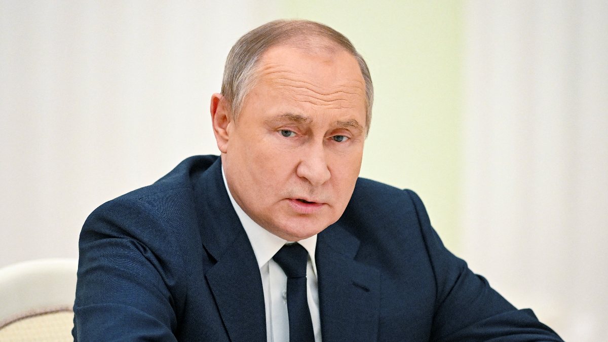 Britain imposes sanctions on Vladimir Putin’s close circle