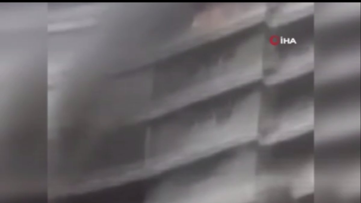 Başakşehir'de lüks bir rezidans dairesinde yangın çıktı
