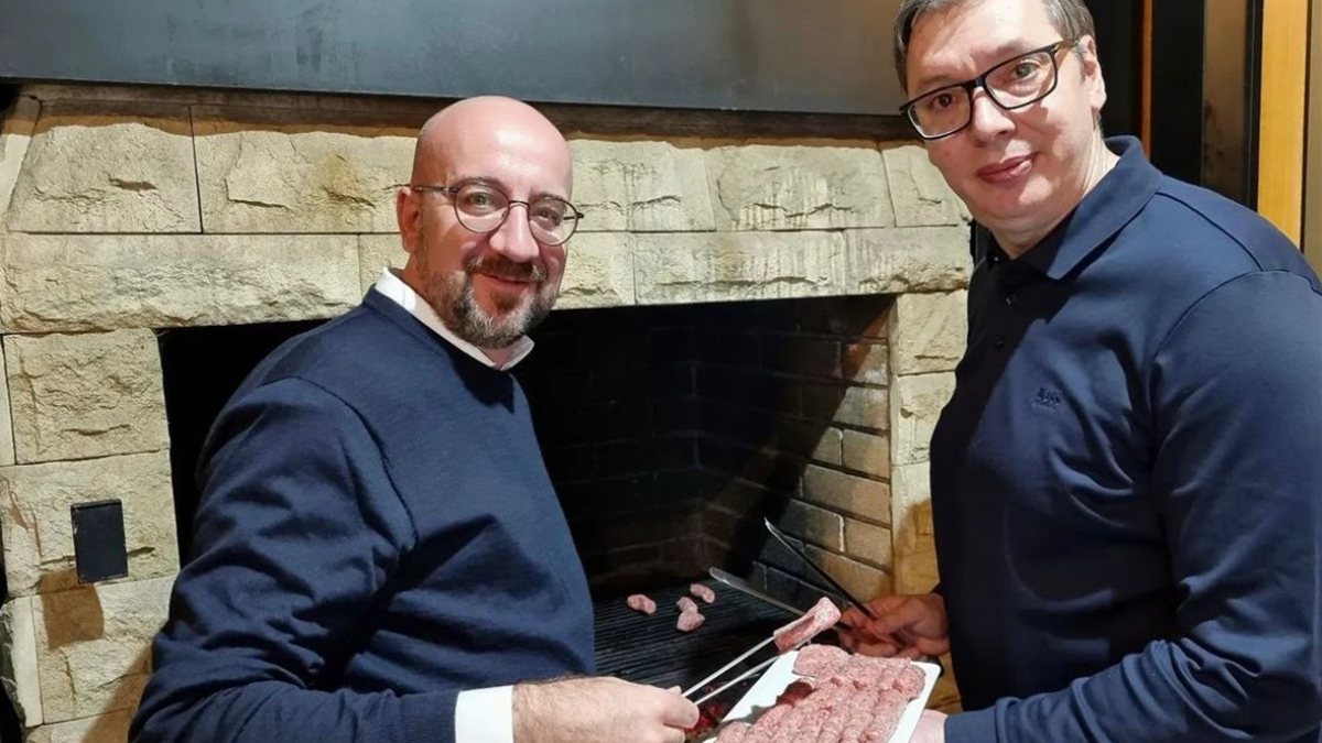 Aleksandar Vucic and Charles Michel barbecue