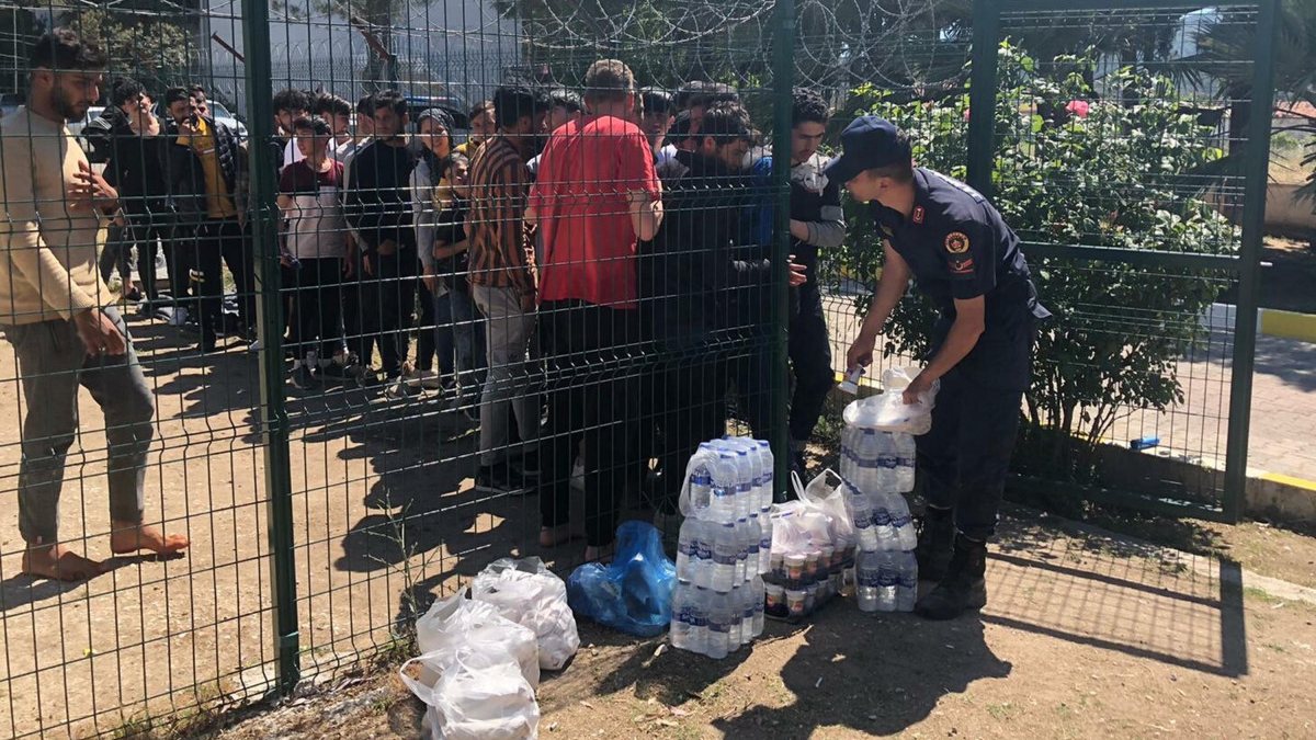 İzmir'de 237 kaçak göçmen yakalandı