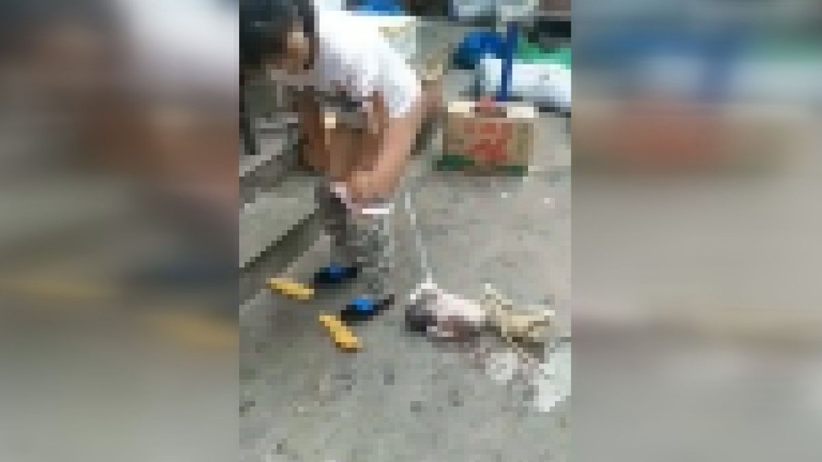 Chinese woman gave birth in the middle of the street