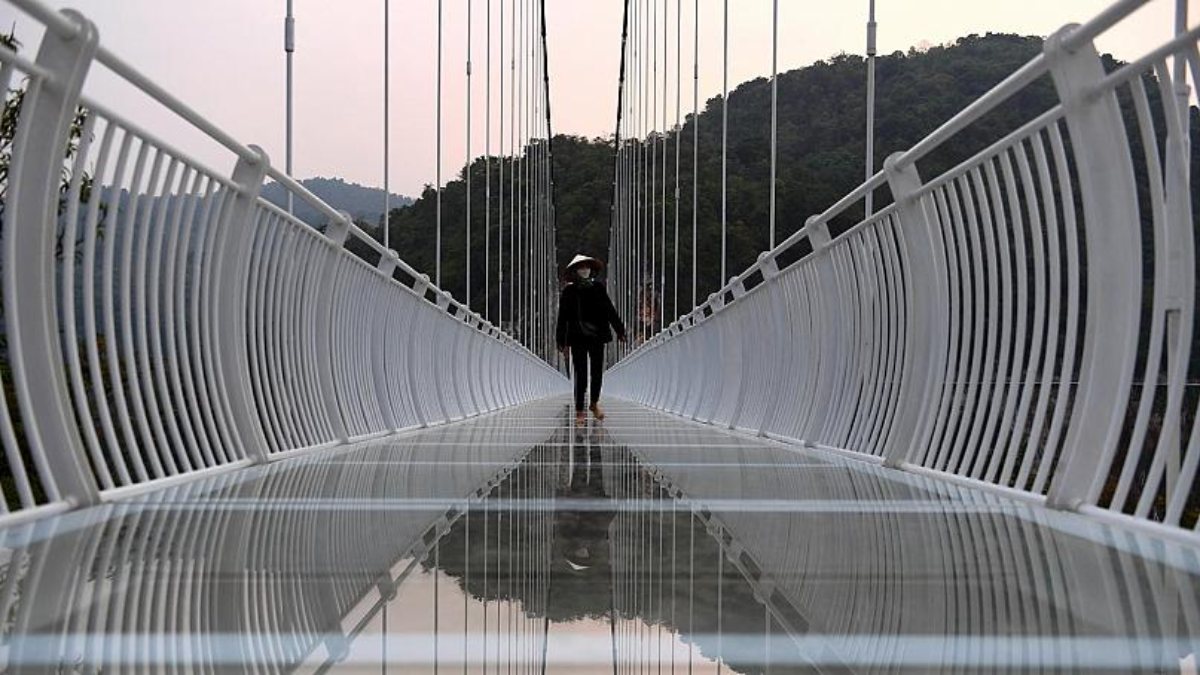 Glass bridge in Vietnam entered the record books with its length