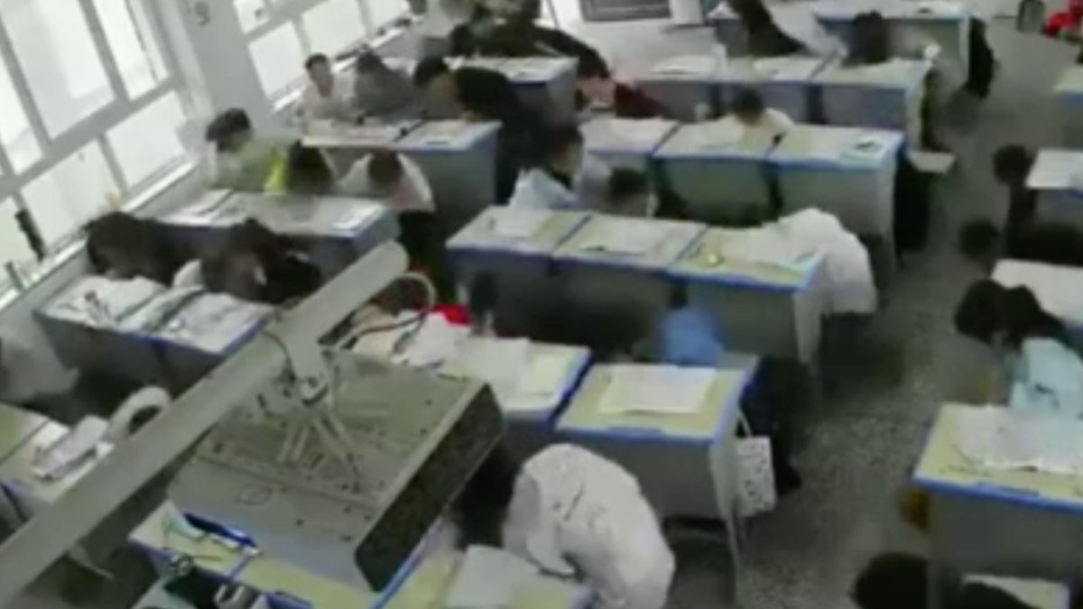 The moment of students caught in earthquake in China