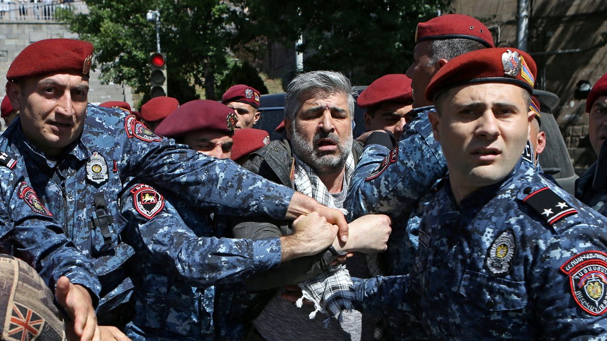 Violence escalates in demonstrations against Pashinyan in Armenia