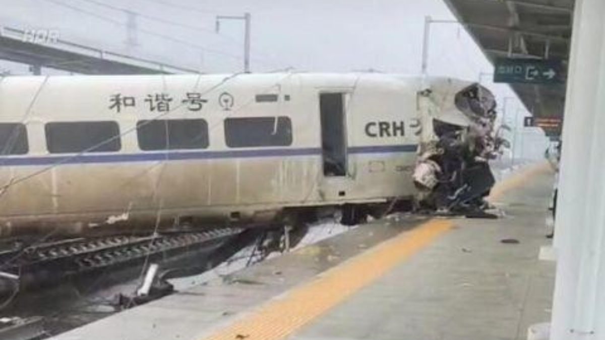 Passenger train derails in China: 1 dead