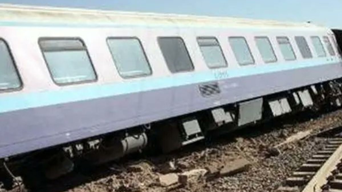 Passenger train derails in Iran