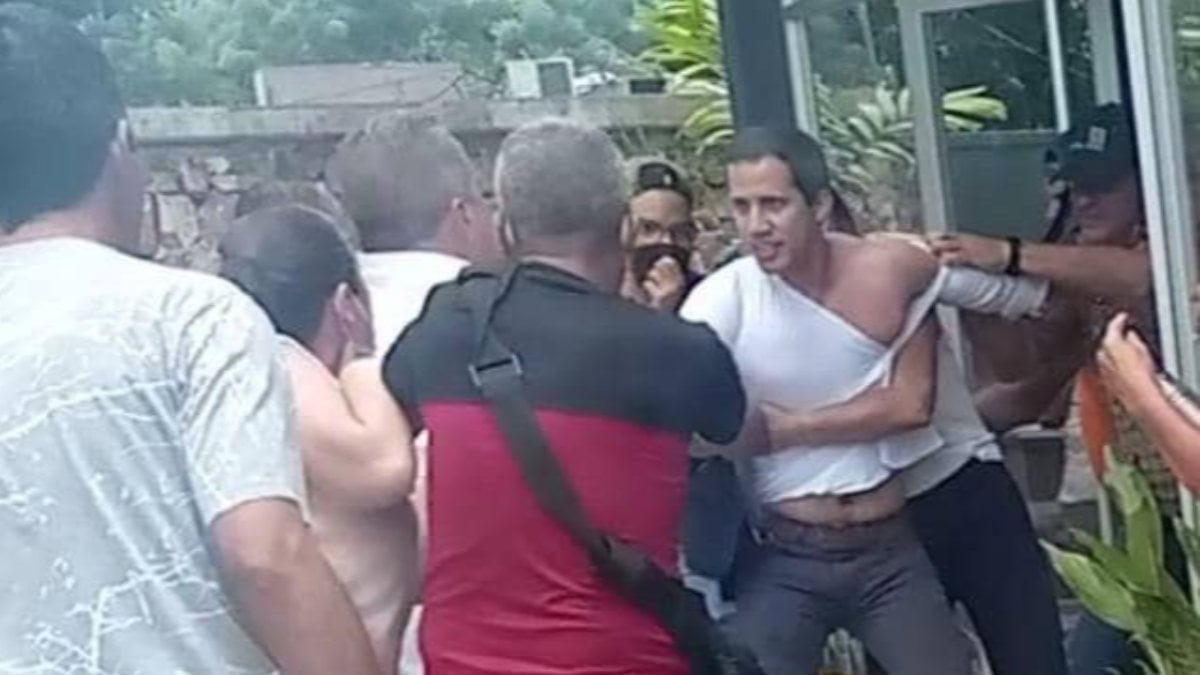Venezuelan opposition leader Juan Guaido beaten fired from restaurant