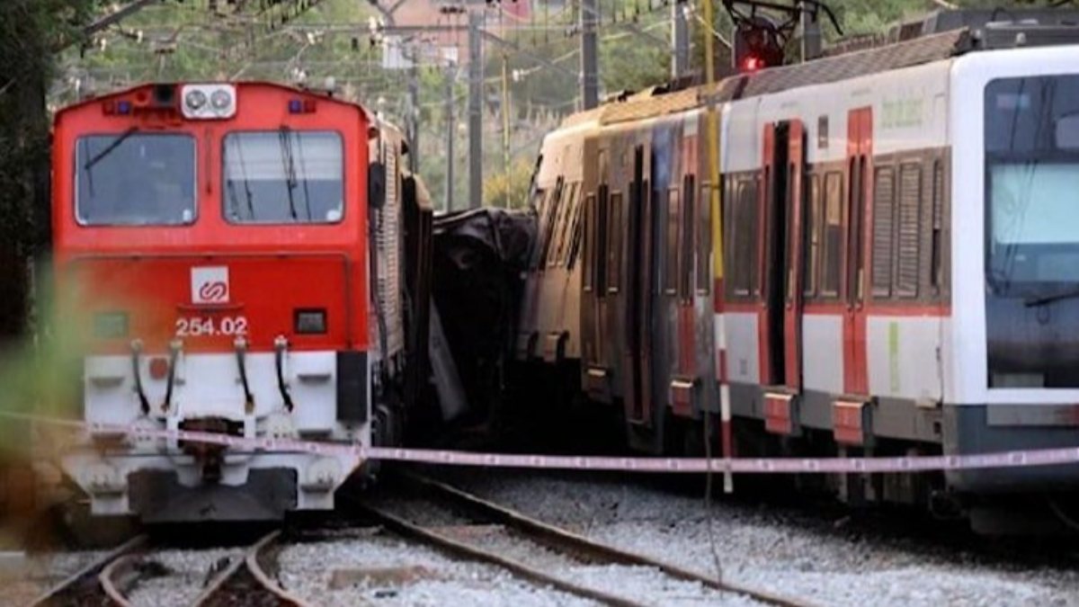 Locomotive collided with passenger train in Spain: 22 injured