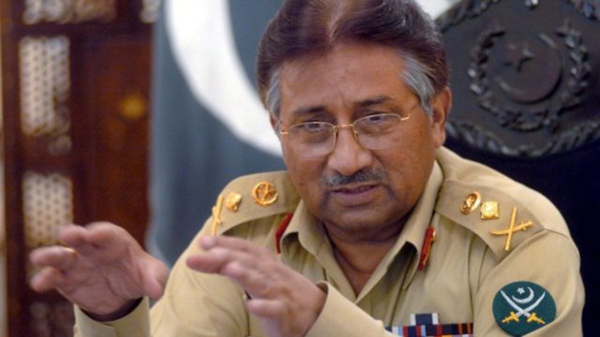 Pakistan army: Former President must return to country