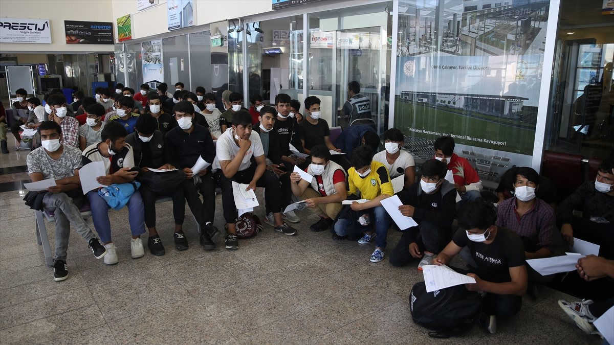 454 kaçak göçmen, Malatya'dan Afganistan'a gönderildi