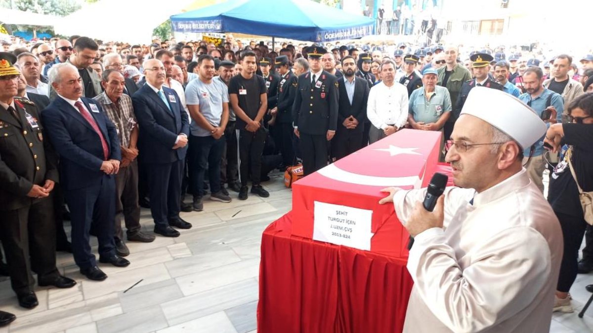 Şehit Uzman Çavuş Turgut İçen, İzmir'de toprağa verildi