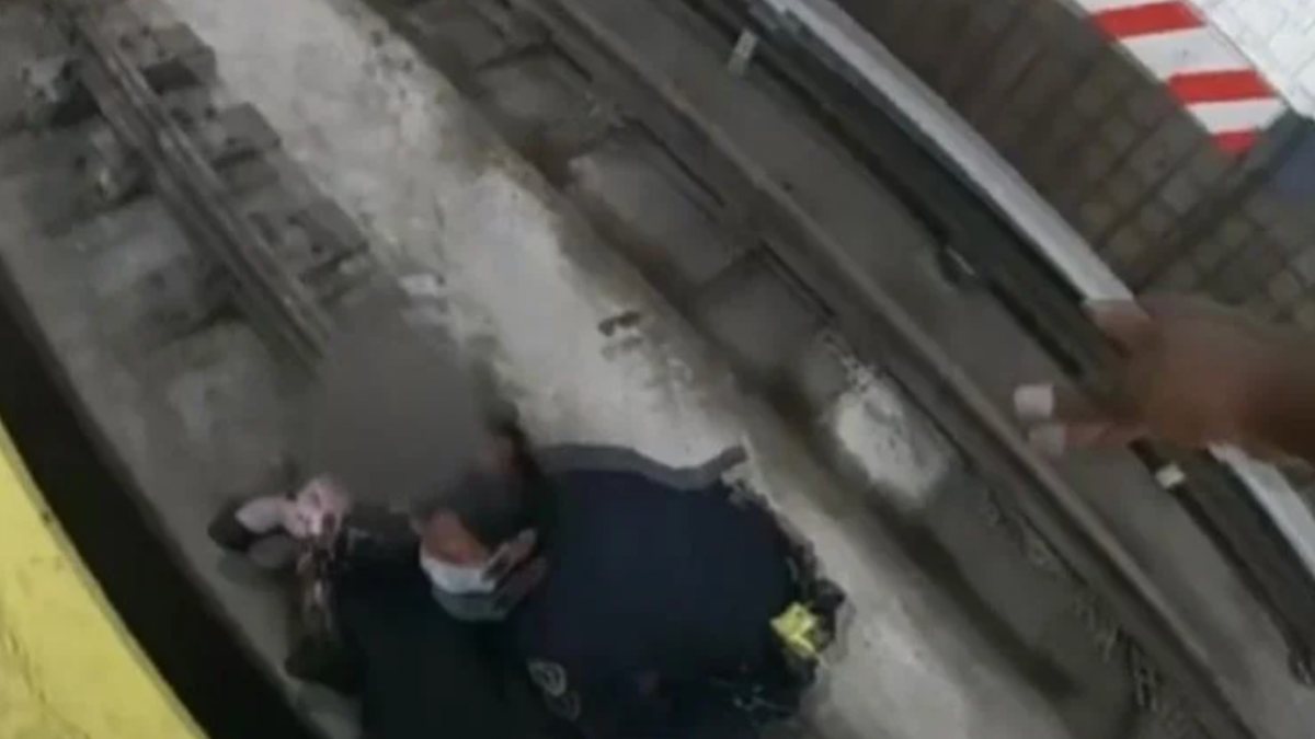 A person fell on the tracks in New York