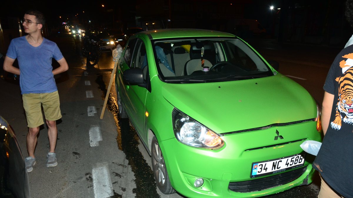 Antalya'da yol üstünde kavgaya tutuşanlara araç çarptı