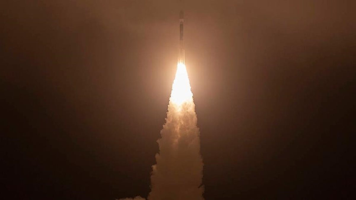 NASA launches CAPSTONE into space
