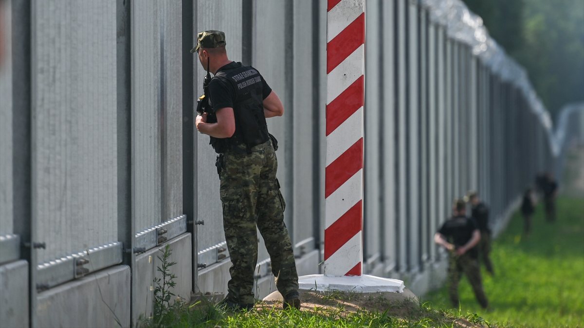 Steel wall built by Poland on the Belarusian border is completed