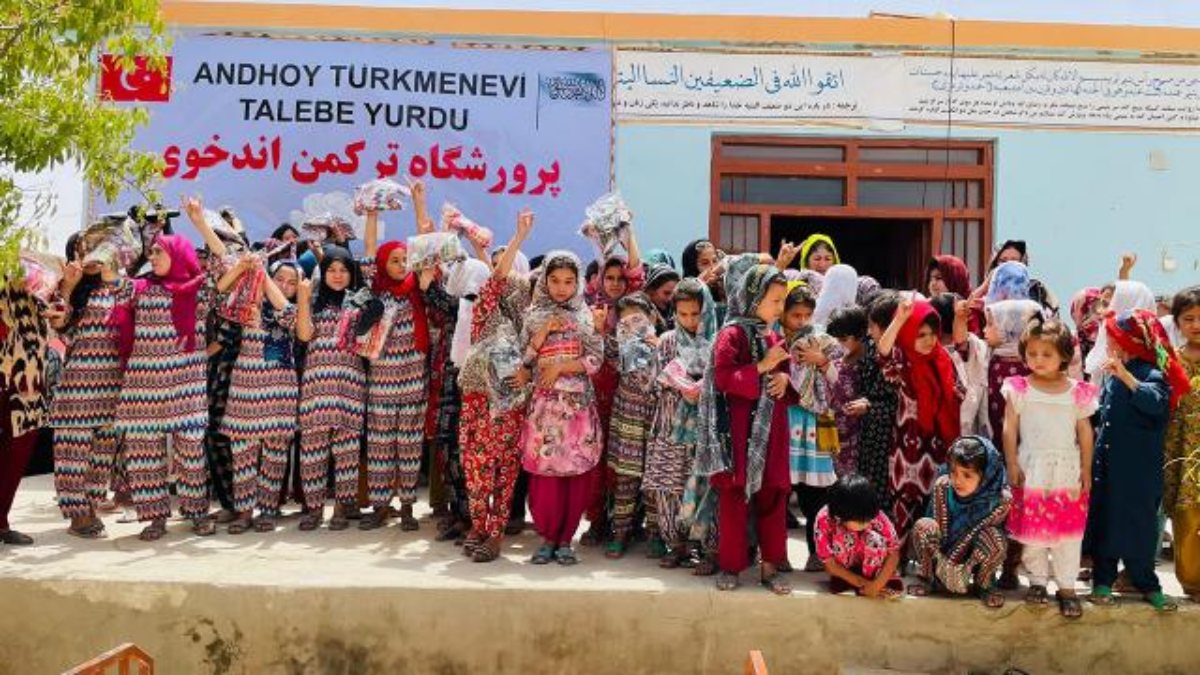 Devlet Bahçeli gave a holiday gift to Turkmen children in Afghanistan