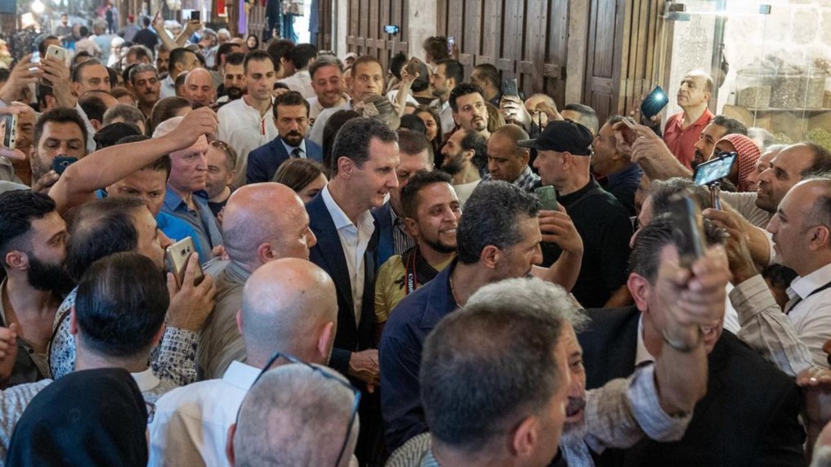 Bashar Assad entered the feast with his family in Aleppo
