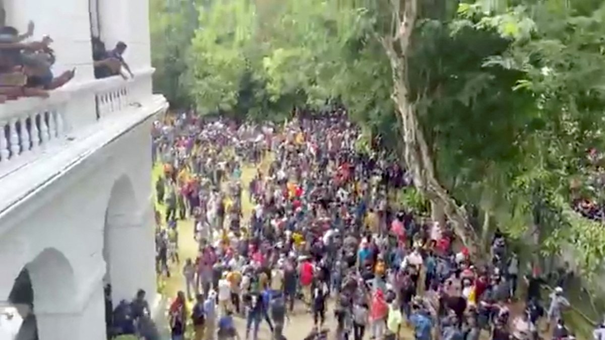 Sri Lankan protesters storm the presidential building