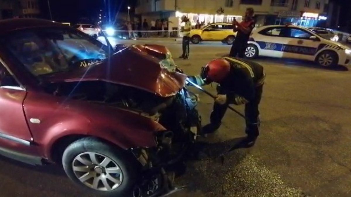 Erzincan'da iki araç çarpıştı: 1'i ağır 4 yaralı