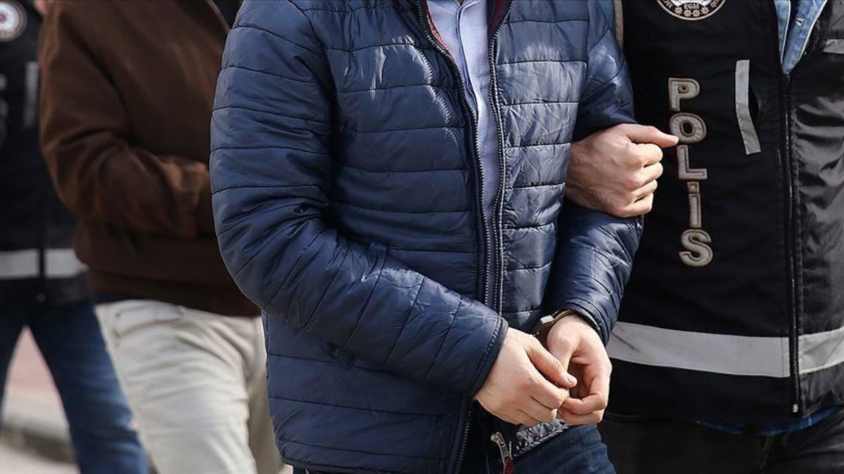 Ankara merkezli 8 ilde 12 şüpheliye FETÖ gözaltısı
