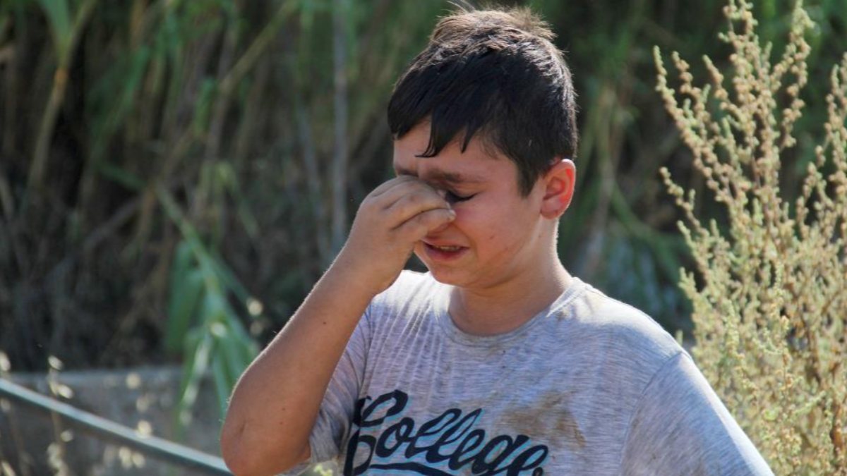 Antalya'da yangını gören 11 yaşındaki çocuk gözyaşlarını tutamadı