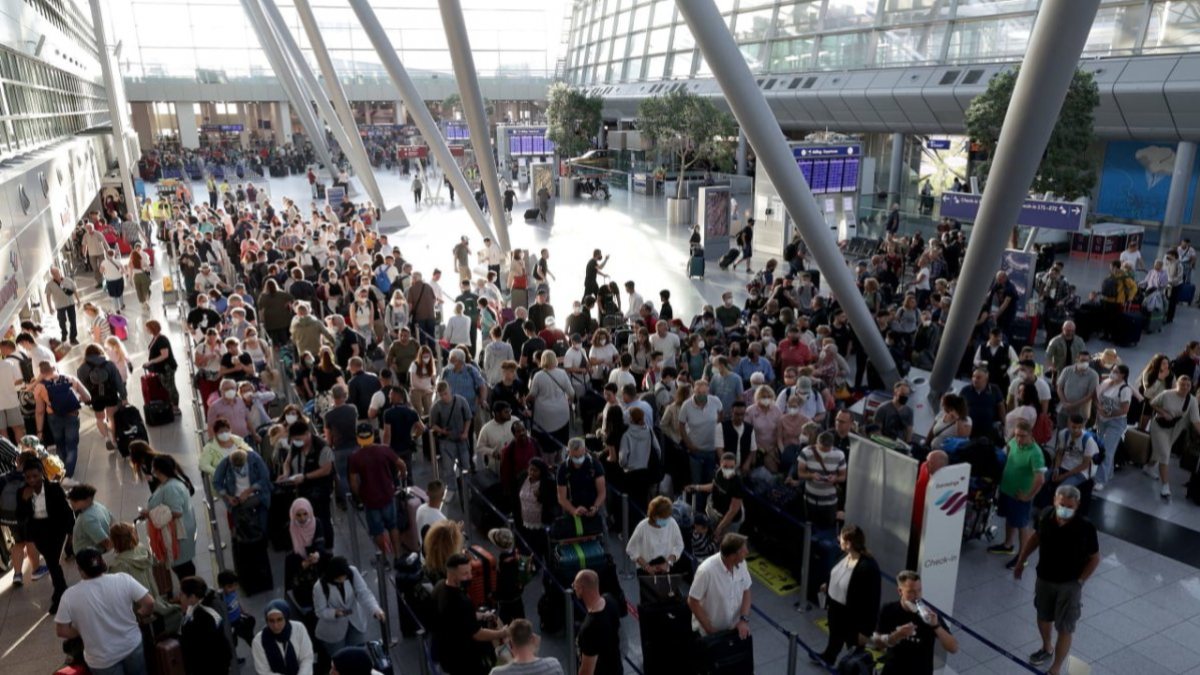 Staffing problems at European airports affect connecting flights