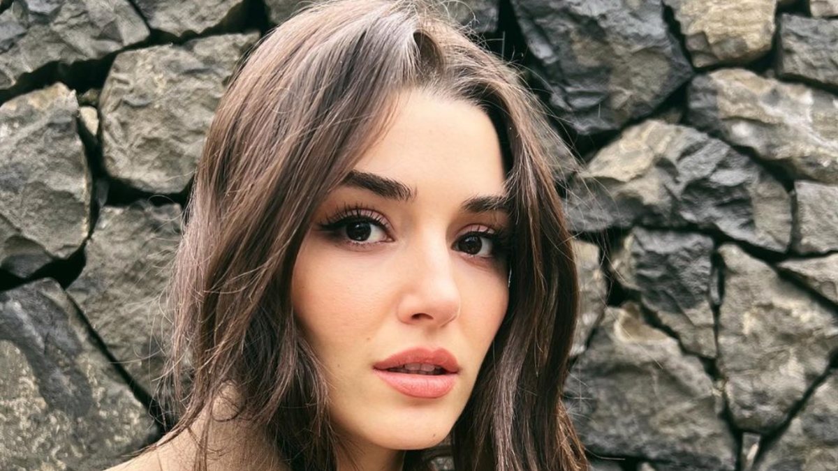 Hande Erçel beyaz mayosuyla yere serildi! 'Mayon nerede'