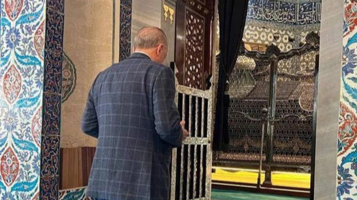 Cumhurbaşkanı Erdoğan, Eyüp Sultan'da dua etti