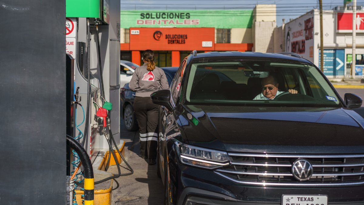 American drivers buy gas from the Mexican border because it’s cheaper
